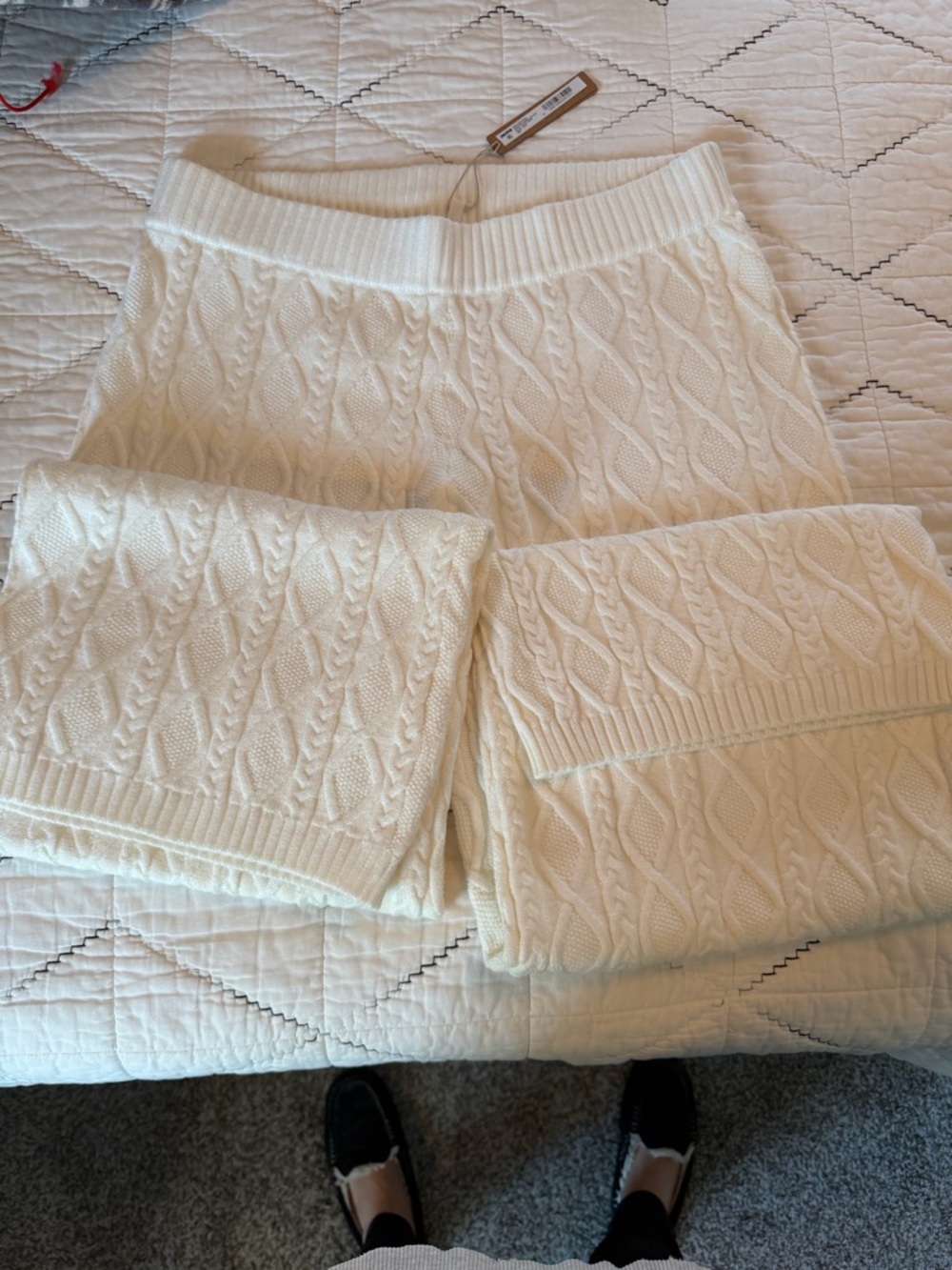 SKIMS Snow Bunny Shop Zip-up Hoodie and Pant - Picture 3 of 5